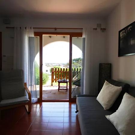Con Jardin Y Piscina